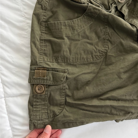 Gloria Vanderbilt Women’s Olive Army Green Cargo Shorts Size 12 Hiking Outdoors - Picture 4 of 7